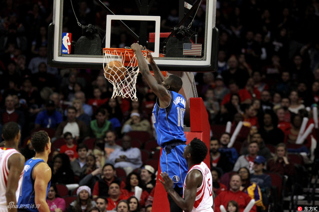 史密斯双手暴扣