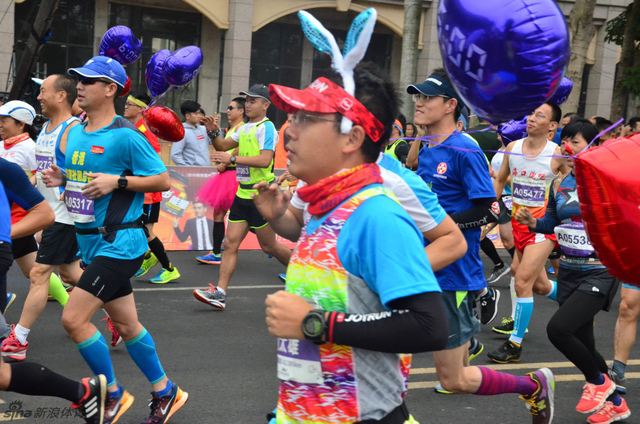 新浪跑步直击儋马万人起跑
