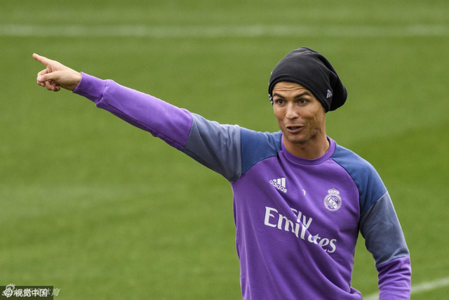 工作-训练中欢乐带帽造型