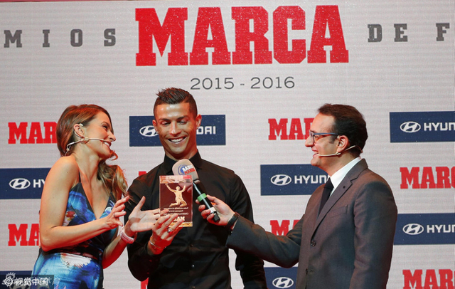 荣誉-获得马卡报西甲上赛季最佳球员奖项