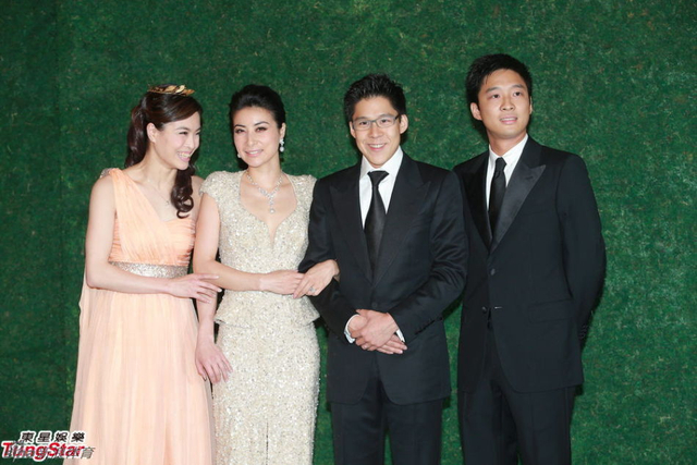 2012 担任郭晶晶婚礼伴娘