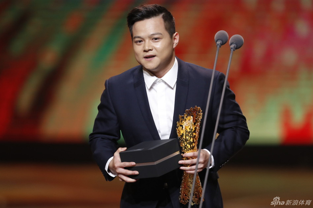 龙清泉获最佳突破奖