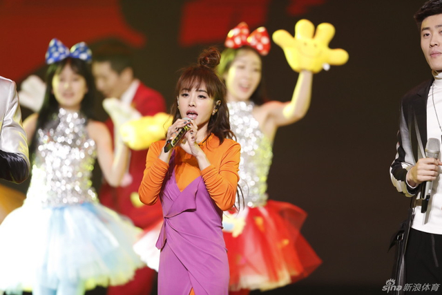 蔡依林热情演出