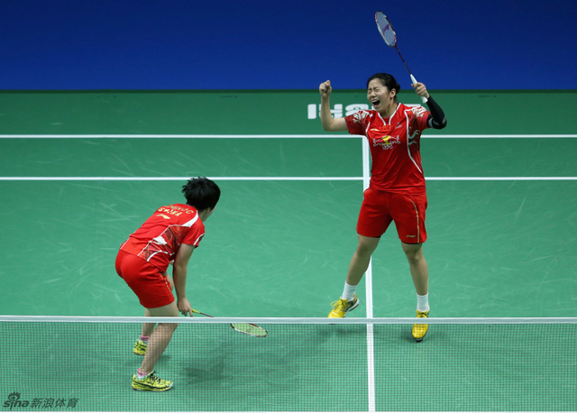 贾一凡忘情庆祝