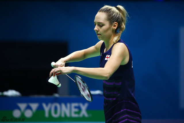 G-阿德考克发球