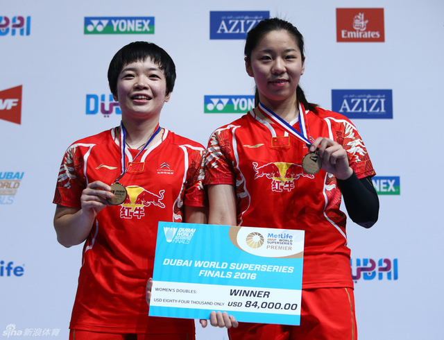 陈清晨和贾一凡开心展示