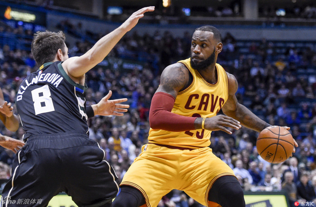 雄鹿双星联手爆发内外开花大洛佩兹护框如铁壁球队轻取西部劲旅完整回放