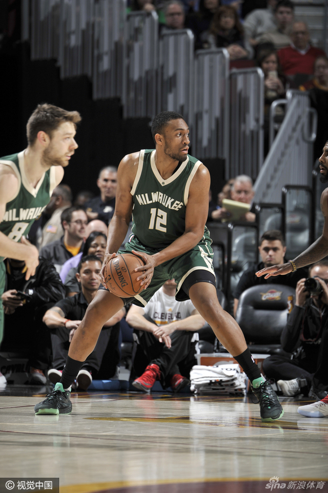 贾巴里-帕克低位拿球