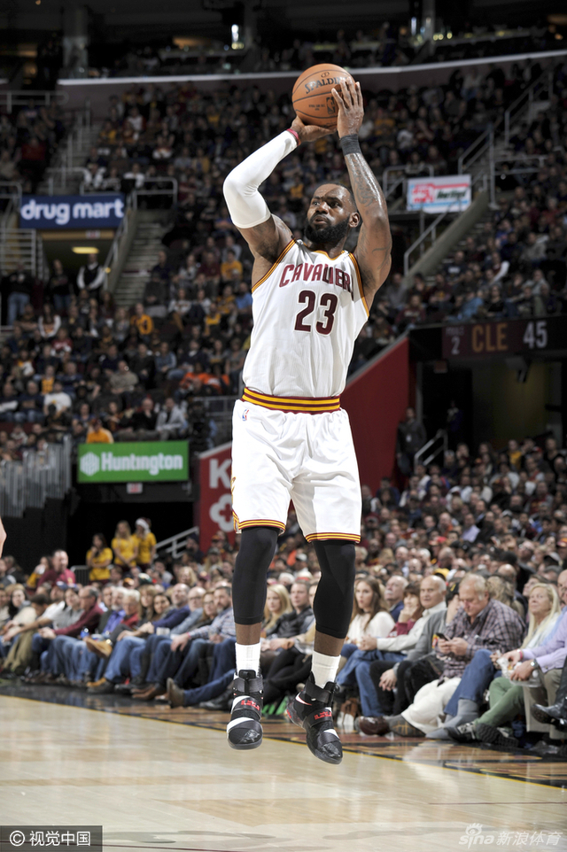 詹姆斯精准三分