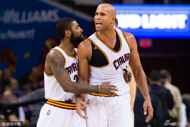 理查德-杰弗森吃到技术法规