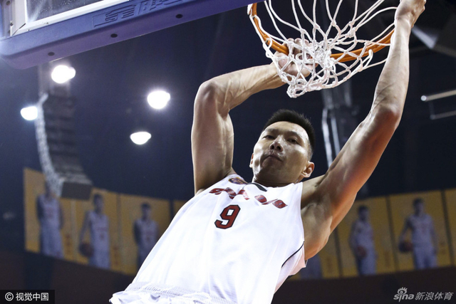 易建联双手暴扣