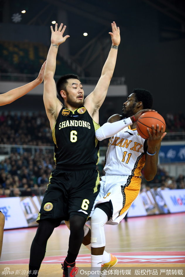 山西汾酒vs山东高速 睢冉奋力防守