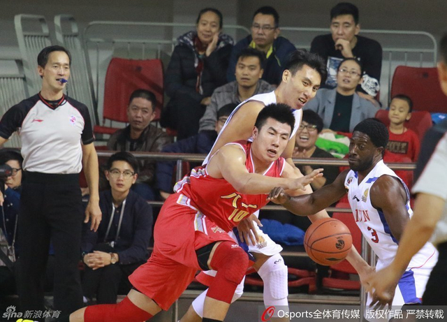 天津荣钢vs八一富邦 邹雨宸拼搏