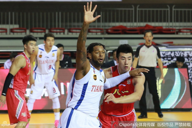 天津荣钢vs八一富邦 互不相让