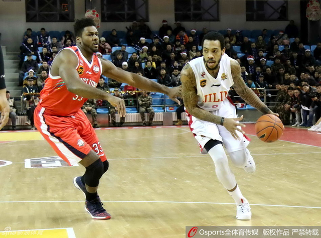 吉林东北虎vs广州龙狮 外线奔驰