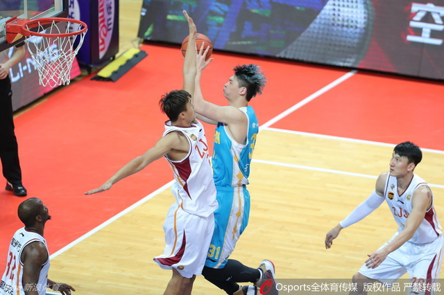 浙江稠州银行vs福建浔兴 王哲林上篮