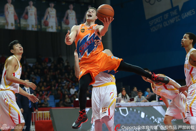 江苏同曦vs上海大鲨鱼 弗神亮眼