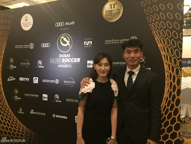 郑智携夫人出席