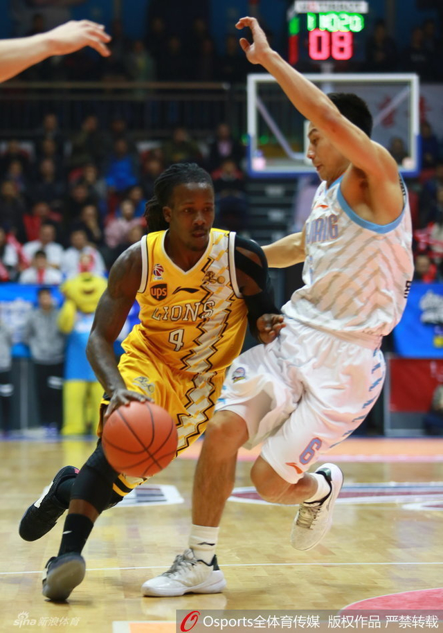 福特森突入内线