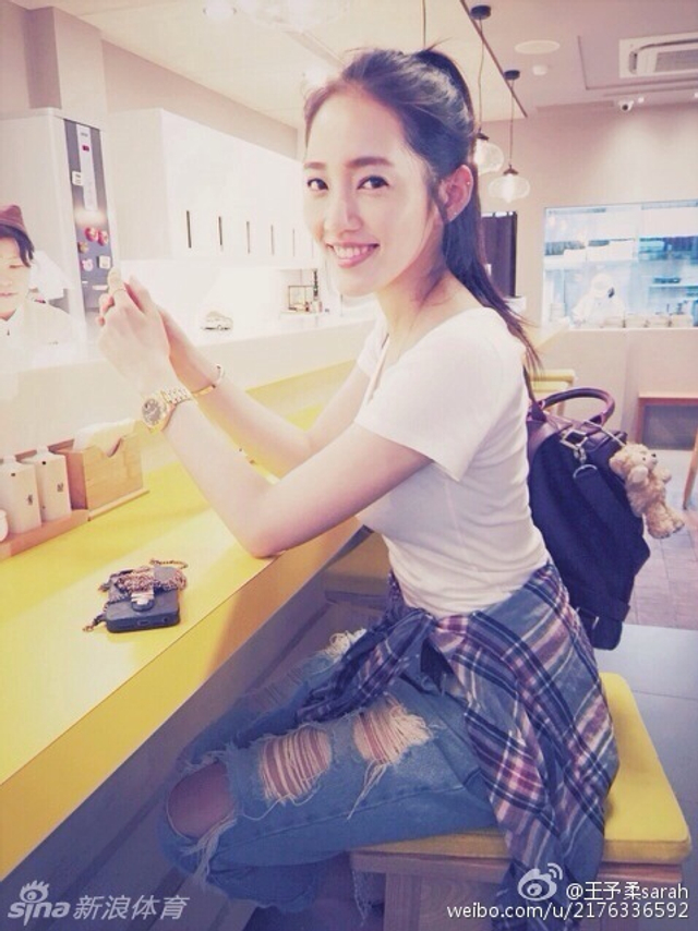 余文乐恋上亚锦赛最美女球迷?