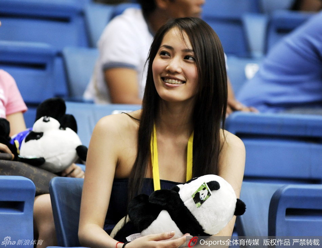 放开熊猫冲我来！