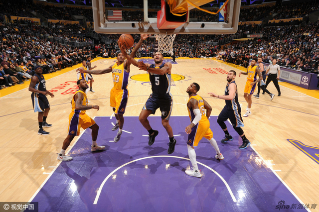 哈里森轻松上篮