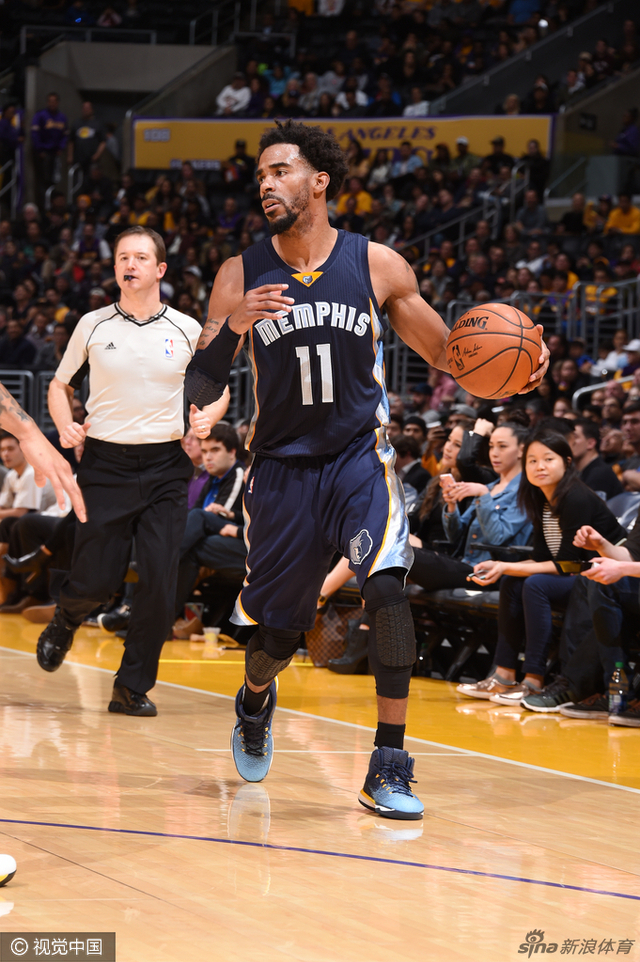 康利控球寻找机会