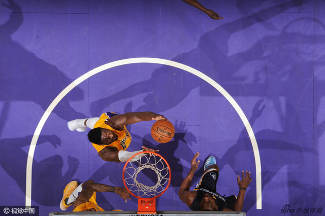 兰德尔强怼篮下