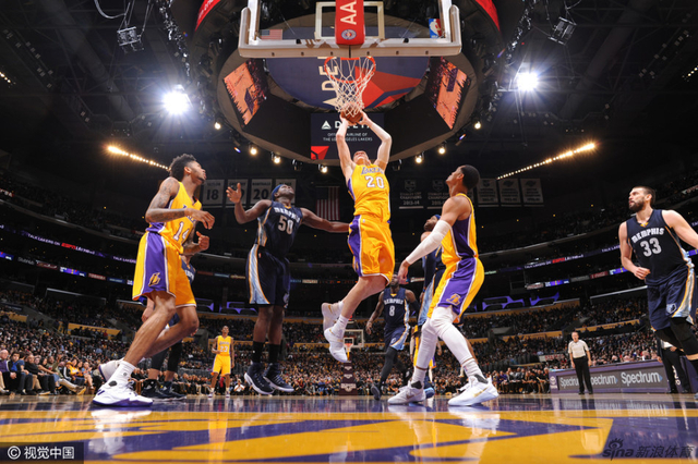 莫兹戈夫篮下强打