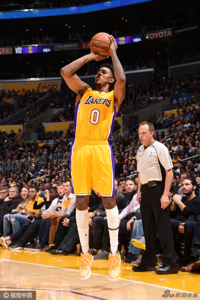 尼克斯狂飙三分