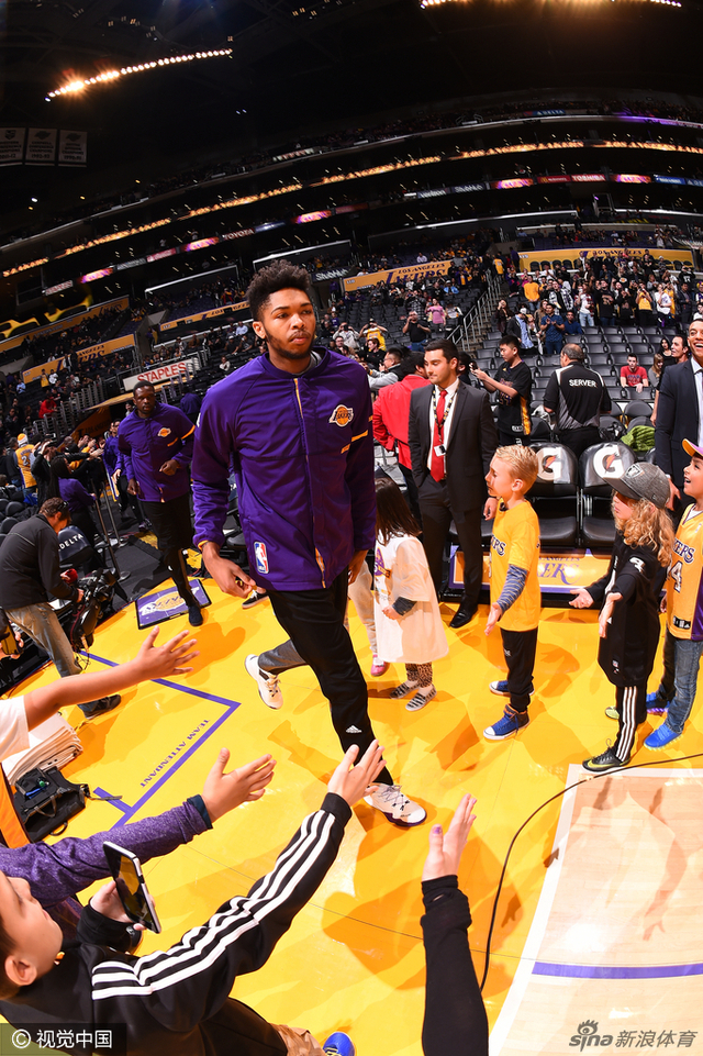 英格拉姆跑步进场