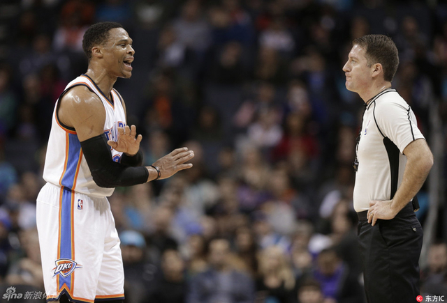 威少和裁判抱怨