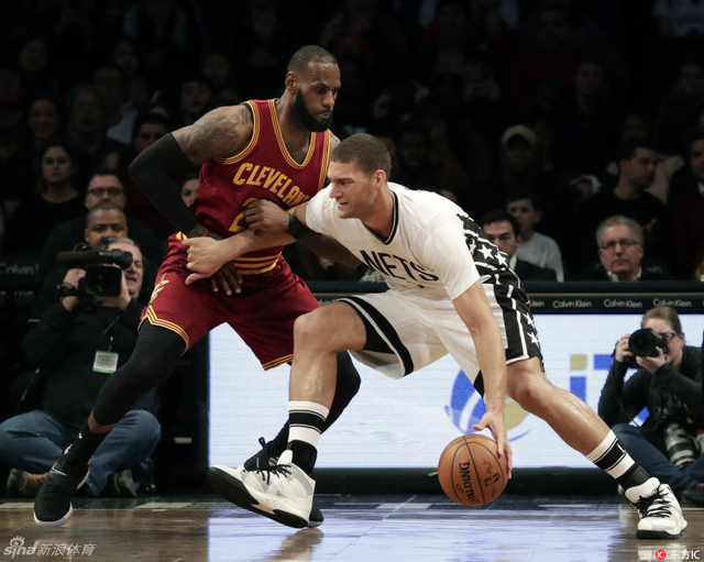 詹姆斯防守洛佩兹