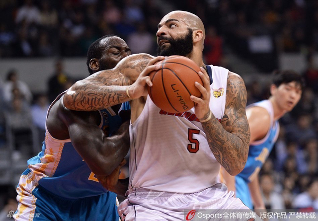 布泽尔背身单打