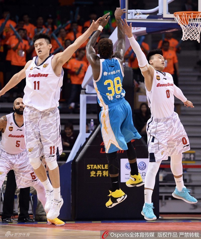 拜克斯后仰跳投