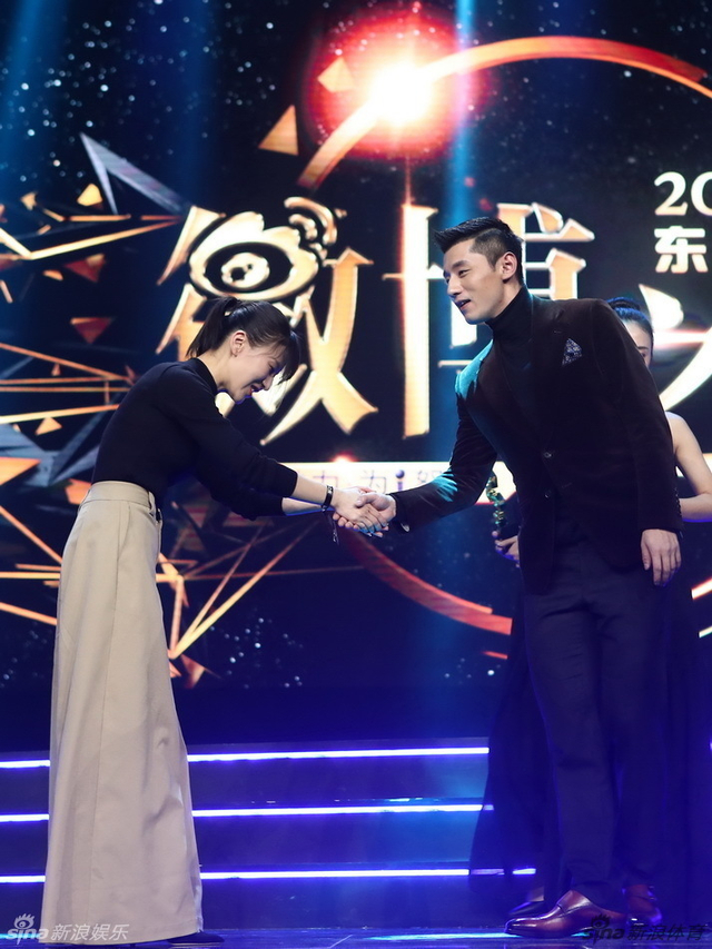 张继科和papi握手