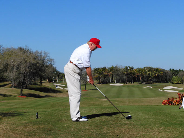 特朗普高尔夫挥杆连续动作