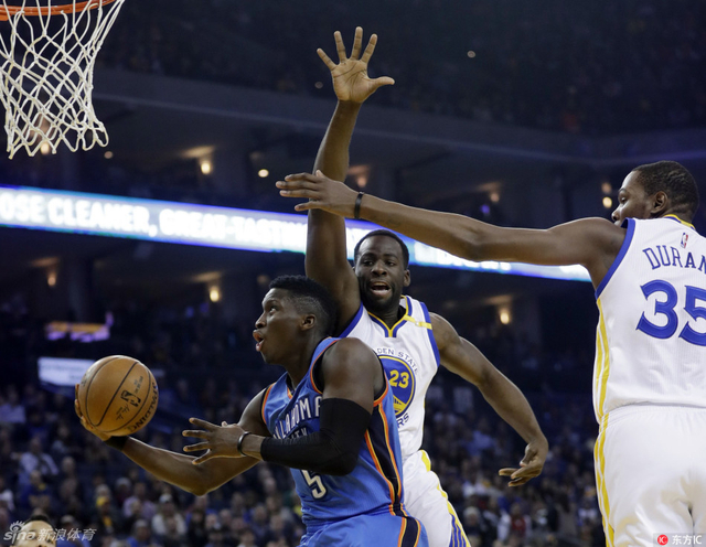 奥拉迪波突破篮下