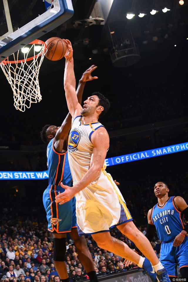 帕楚里亚单手灌篮