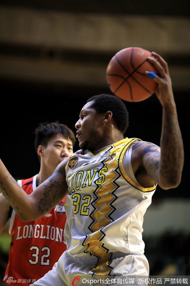 霍尔曼内线单打