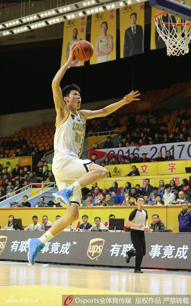 胡金秋飞跃灌篮