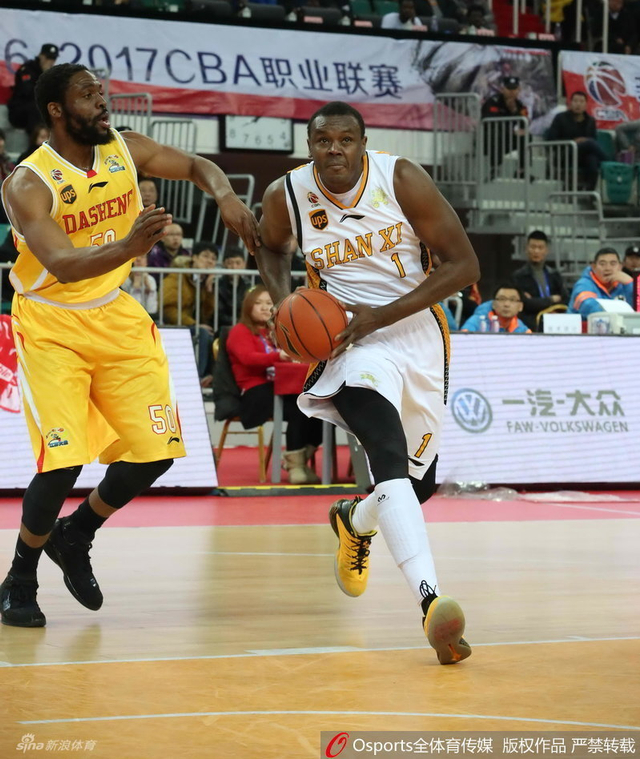 戴勒姆波特突入篮下