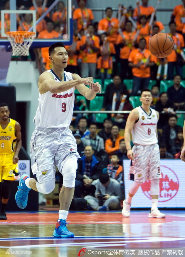 易建联传给队友