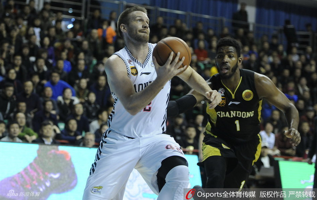 兰多夫轻松上篮