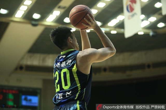  任骏飞出手瞬间