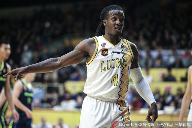 福特森与裁判交流