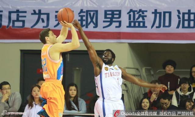 天津VS上海 奋力封盖