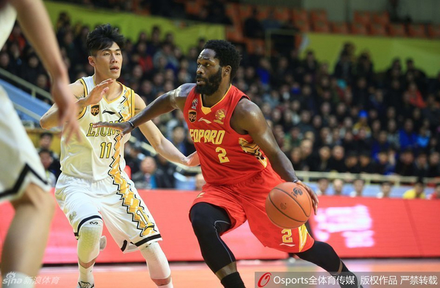 广厦VS深圳 持球突破