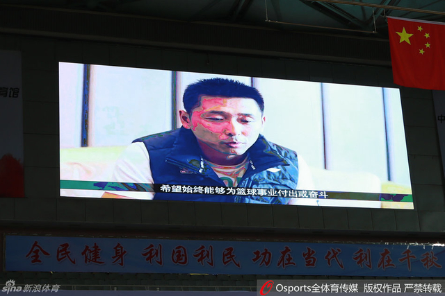 现场播放胡雪峰纪录片