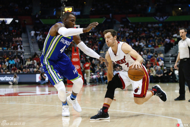 德拉季奇带球突破